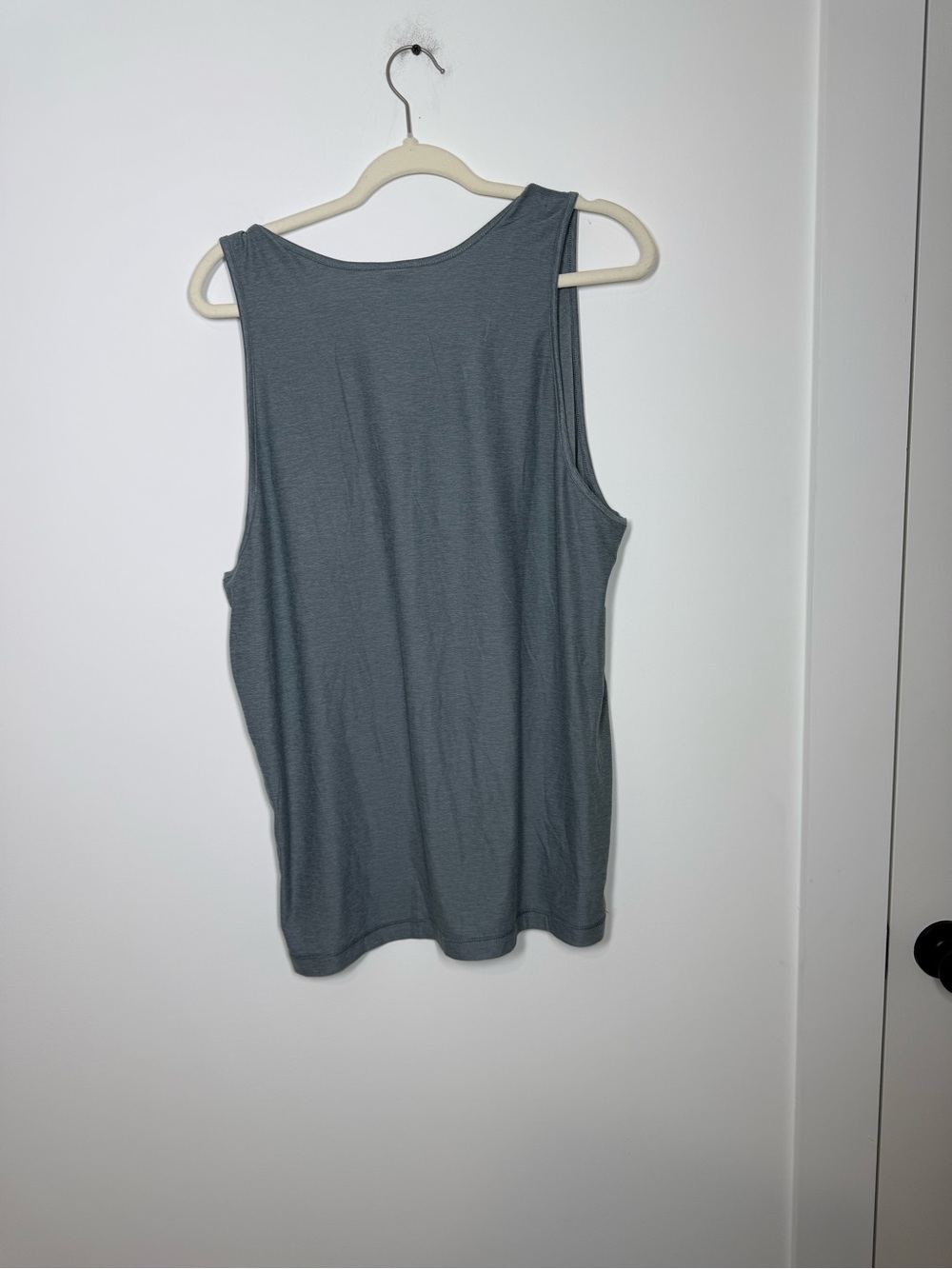 Vuori Strato Tech Tank Heather Gray | Men’s Size Large | Performance Tank - Picture 5 of 6